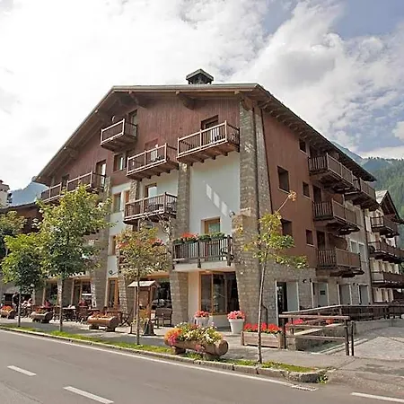 Le Grand 4* Courmayeur